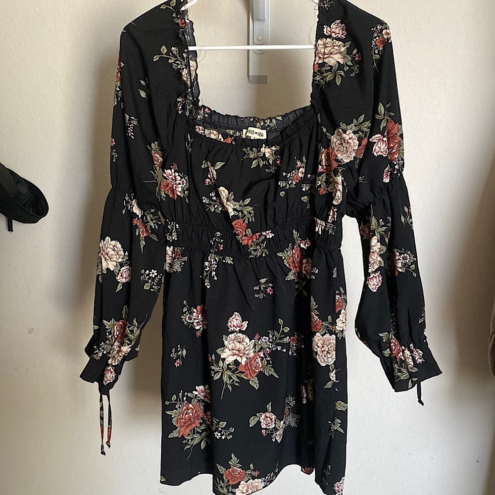 Pretty going out dress! Brand-inspired hearts, Size- Large, Color- Black